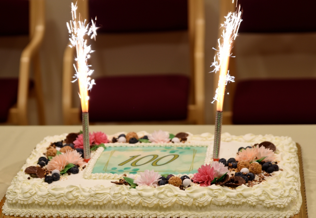 27.novembril tähistati piduliku kontserdi ja koosviibimisega Kabala raamatukogus sajandat raamatulaenutamise aastapäeva. PALJU ÕNNE!!! Fotod: Teet Reier/Türi Ra